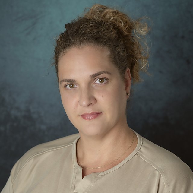 Famuyiwa Anna Fanni, asszisztens